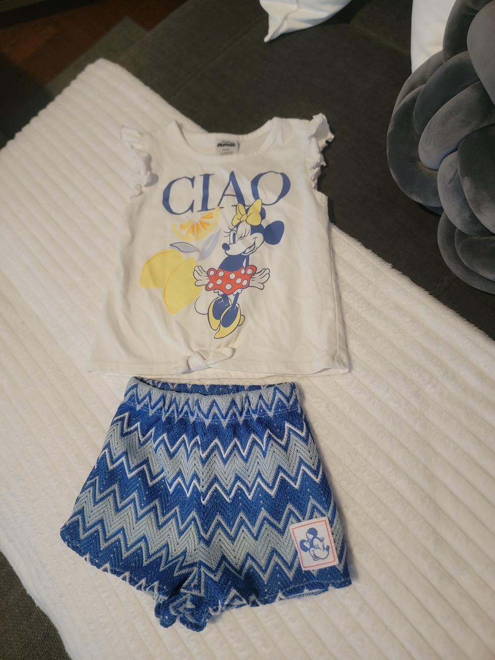 Disney White & Blue Minnie 'Ciao' Pajama Set